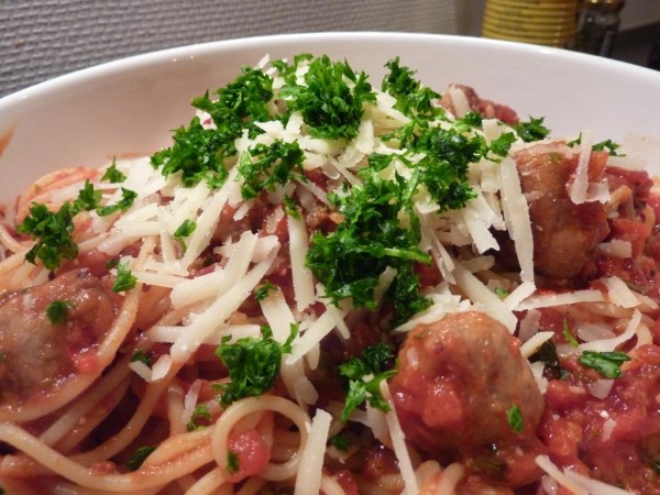 pasta med kødboller