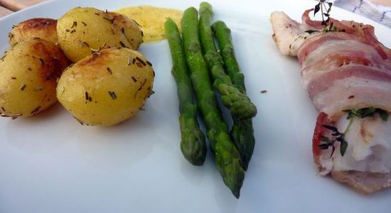 Jamie Olivers torsk med citronskal, timian, asparges og hollandaise