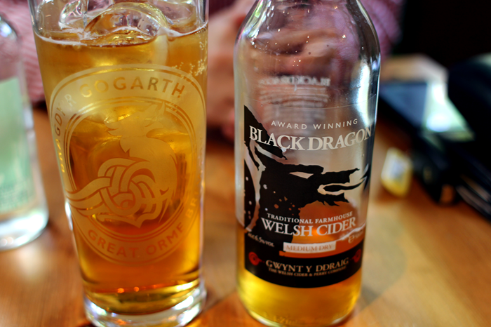 Lokal tør cider gør sig glimrende til lam...