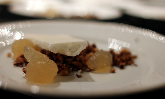Nytårsmenu 2013 – Dessert: Brunet smør is, marengs og æble