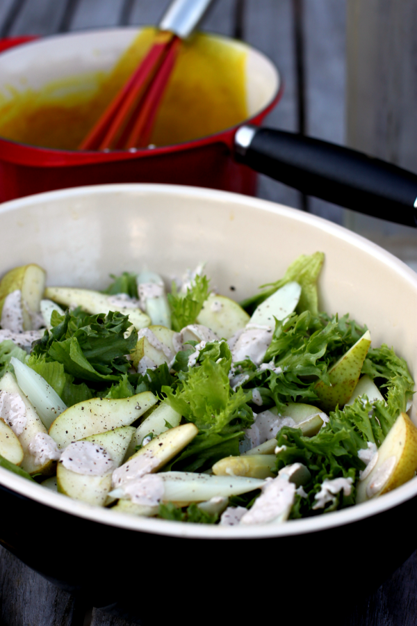 Appelsin-marinerede pærer, frillice salat, hvide asparges og valnødde--vinaigrette...