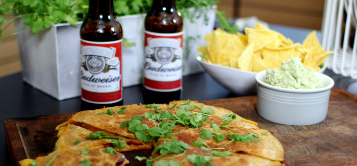 Touch Down!!! Super Bowl Snack: Surf ‘n’ Turf Quesadillas med chorizo og tigerrejer