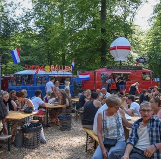 Jagten på Danmarks Bedste Festivalsnack: Bøgetræer og baljevis af mad på Smukfest