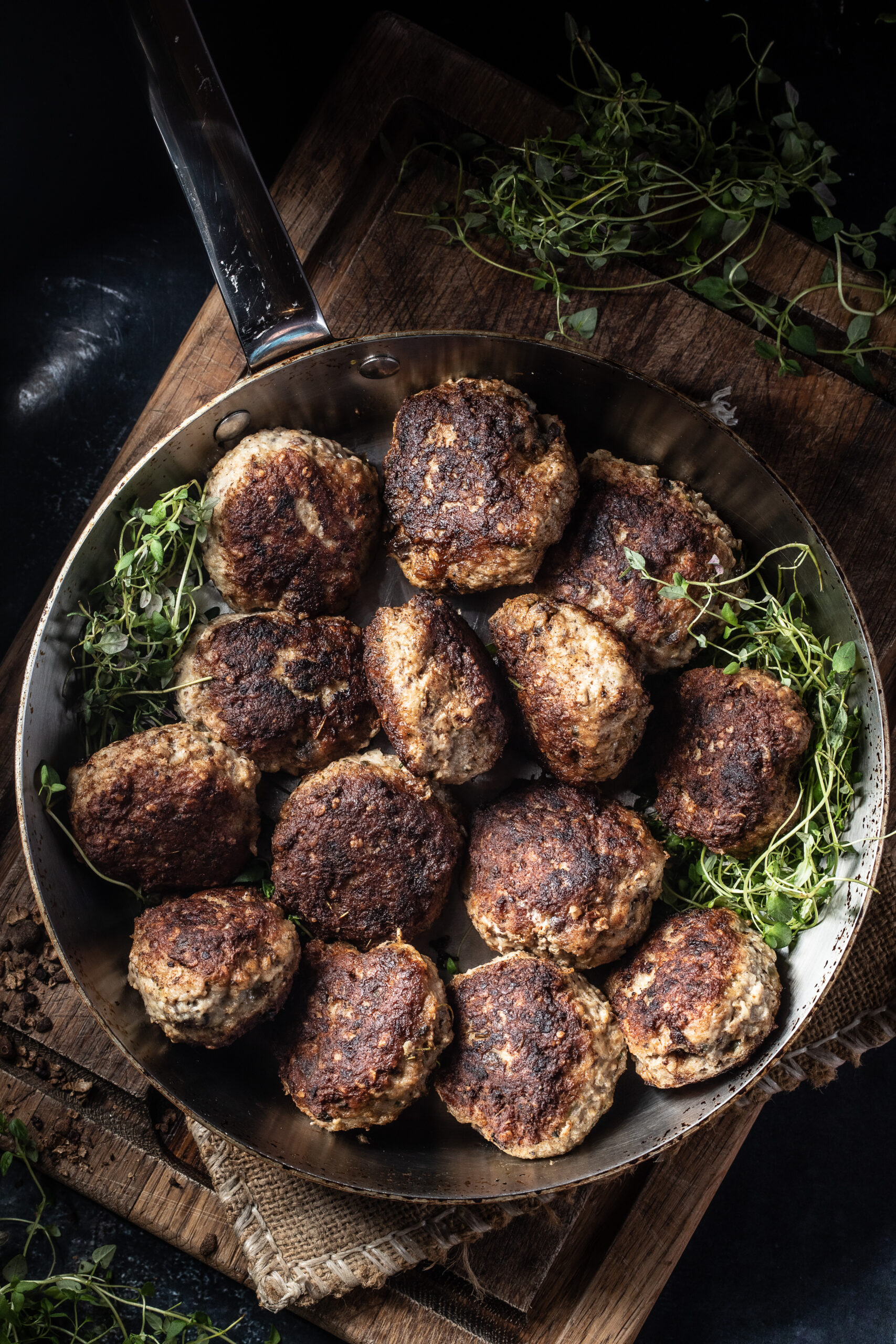 Frikadeller Med Andekraser Ret Fraekt Gastromand Dk